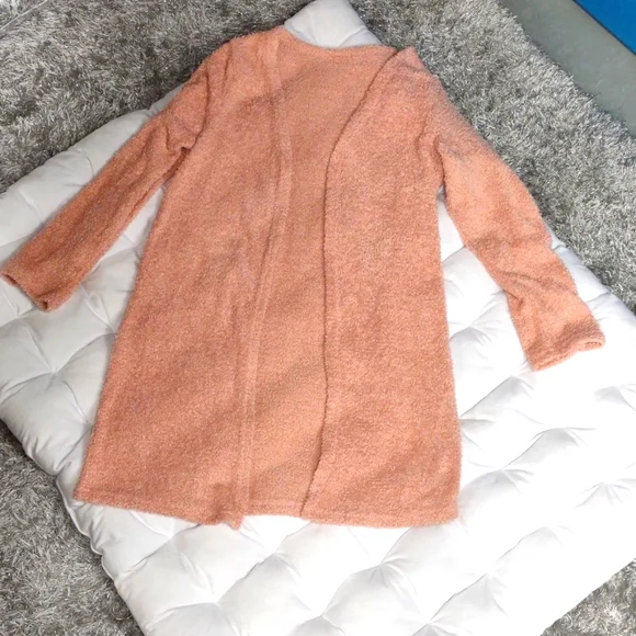 Women's Small peach colored 2 piece Cardigan and shorts set - Picture 3 of 11